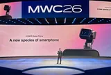 Giám đốc điều hành HONOR phát biểu tại sân khấu trung tâm MWC 2026, trong khi Robot Phone được ca ngợi với những đổi mới và tích hợp trí thông minh