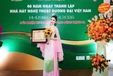 MC, ca sĩ Kim Huyền Sâm nhận kỷ niệm chương hơn 20 năm cống hiến nghệ thuật
