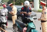 Không chỉ bị phạt tới 14 triệu đồng, người đi xe máy còn có thể mất xe nếu phạm lỗi này