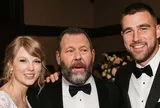 Rò rỉ ảnh cưới của Taylor Swift gây náo loạn mạng xã hội?