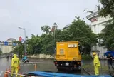 Mưa lớn từ sáng sớm, nhiều tuyến phố Hà Nội ngập cục bộ