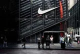 Nike làm sao thế?