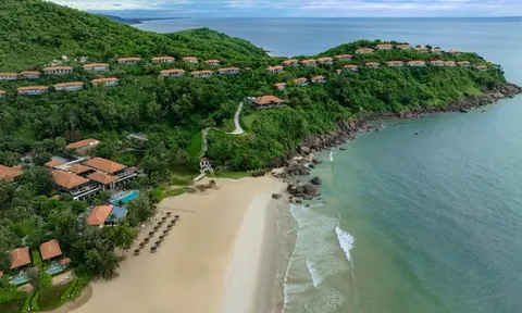 Khu nghỉ vừa được Michelin vinh danh, nằm bên rìa “vịnh biển đẹp nhất Việt Nam”, giá phòng gây bất ngờ