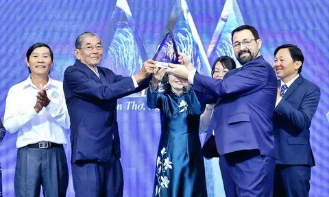 Ông Hồ Quang Cua chính thức nhận cúp "Gạo ngon nhất thế giới" lần thứ 3