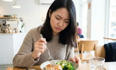 Ăn buffet xong đau bụng dữ dội trong đêm, cô gái 30 tuổi tử vong sau 2 ngày: Bác sĩ cảnh báo căn bệnh có thể cướp mạng rất nhanh