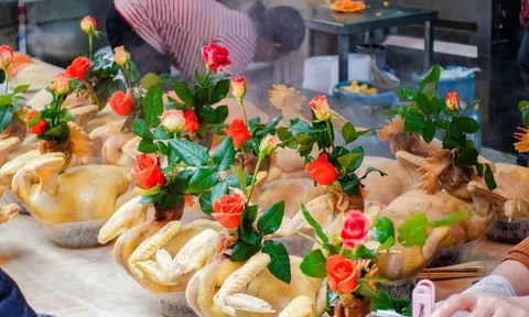 Gà luộc 1 triệu/con vẫn đổ xô mua - đây là khu chợ hot nhất Hà Nội hôm nay!