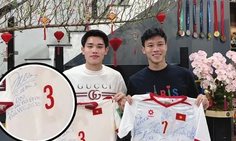 Đình Bắc ghé nhà Quế Ngọc Hải chúc tết, tặng món quà gì mà khiến dân tình xôn xao?