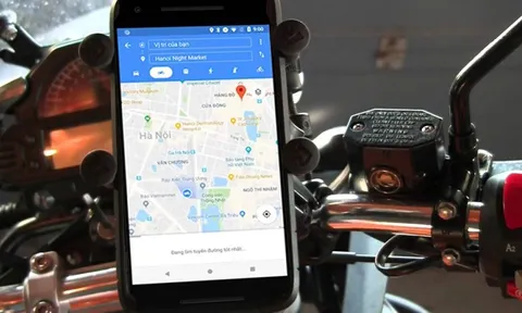 Gắn điện thoại xem Google Maps khi lái xe có bị phạt?