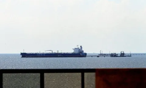 Ba tàu chở dầu cỡ lớn lên đường đến Venezuela bốc hàng, hướng đến một quốc gia Nam Á