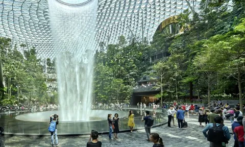 Sân bay Changi tốt nhất thế giới đẹp và hiện đại cỡ nào?