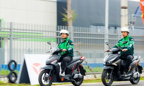 Grab hỗ trợ tài xế chuyển đổi sang xe máy điện