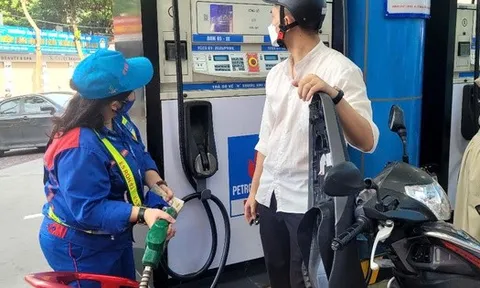 Chiều nay, giá xăng dầu tăng mạnh tới gần 8.500 đồng/lít, dầu diesel lên trên 30.000 đồng/lít