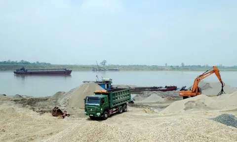 'Ông trùm cát' bị bắt và đế chế cát trắng ở Vân Đồn