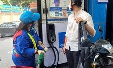 Liên tiếp xả mạnh Quỹ Bình ổn để hạ nhiệt giá xăng dầu, nếu hết quỹ sẽ thế nào?