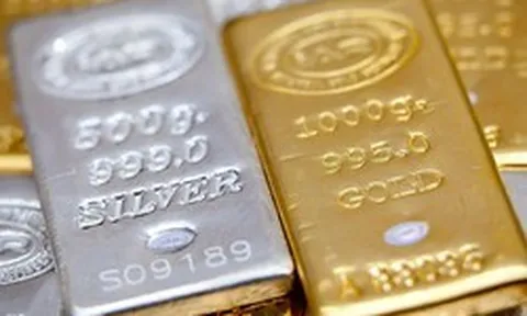 Vàng, bạc bị bán tháo, giá liên tục lao dốc