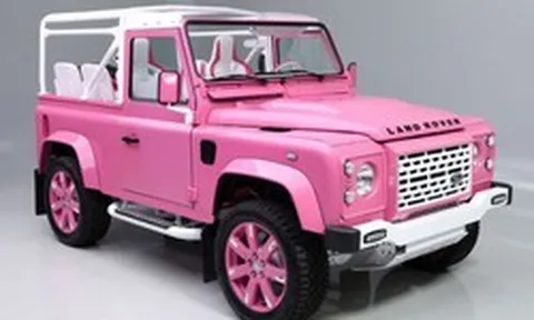 Defender 90 màu hồng 'độc lạ' lên sàn, giá bán gây tò mò