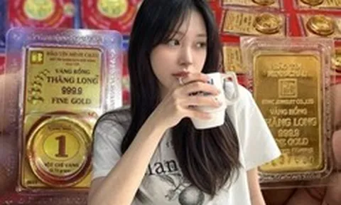 Tâm trạng người rút tiết kiệm đi mua vàng: Vừa rút tiền xong thì lãi suất tăng, cầm 5 chỉ vàng chưa nóng tay đã “lỗ” 7 triệu rưỡi