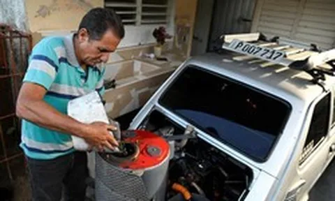 Tàu dầu Nga phải đổi hướng vì Mỹ, những chiếc xe này ở Cuba vẫn 'nhởn nhơ': Chuyện gì đang xảy ra?