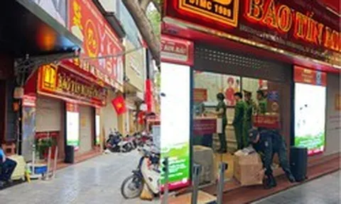Cận cảnh cửa hàng Bảo Tín Minh Châu vào lúc này: Nhiều cảnh sát xuất hiện, hàng loạt thùng carton được thu giữ