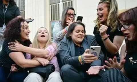 Meta, YouTube phải bồi thường 3 triệu USD trong vụ nghiện mạng xã hội