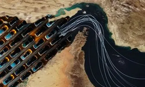 Cứ ngỡ xe điện sẽ “cứu thế giới” trước cảnh giá xăng tăng, ai ngờ giờ nó cũng kẹt ở eo biển Hormuz luôn rồi