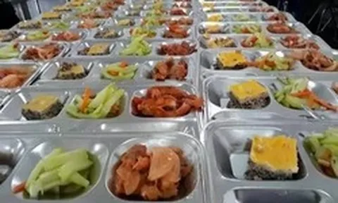 Vụ thịt lợn dịch vào trường học: Thấy gì về thị trường suất ăn tỷ USD tại Việt Nam?