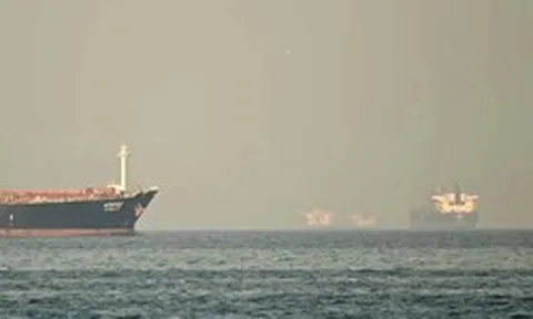 Treo cờ Pakistan, các đoạn code bí mật, thanh toán bằng nhân dân tệ hoặc stablecoin - hé lộ cách Iran vận hành 'trạm thu phí Hormuz'