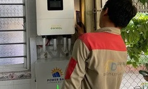 Lắp điện mặt trời kèm nhiều pin lưu trữ có giúp giảm tiền điện?