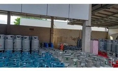 Vì sao giá xăng dầu giảm mạnh, giá gas vẫn ở mức cao?