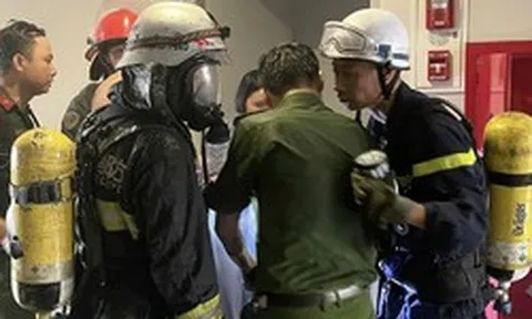 Cháy tại chung cư 24 tầng, nhiều người được giải cứu