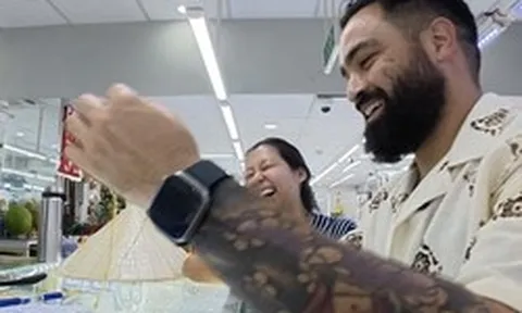 Khách Tây sang tận Việt Nam mua vàng 18k, khâm phục tài năng của thợ kim hoàn