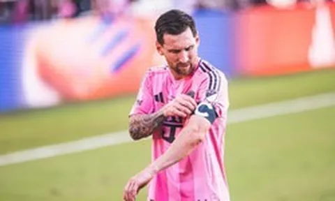 Messi bị kiện