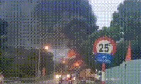 Cháy dữ dội nhà xưởng phía sau cây xăng ở phường Tân Hiệp, TPHCM