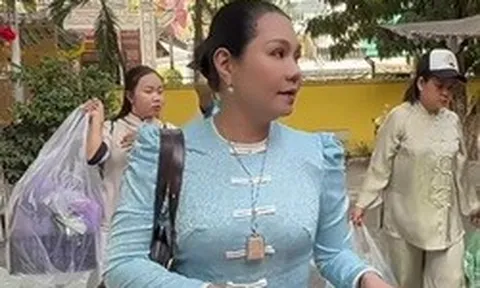 Nữ NSƯT giàu có làm một việc trước khi về Mỹ