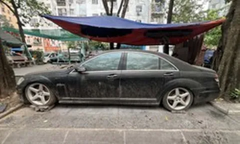 Ô tô Mercedes S63 bị bỏ quên 10 năm trên vỉa hè Hà Nội là tang vật vụ án