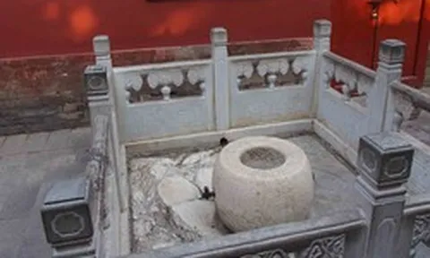 Hé lộ bí ẩn Tử Cấm Thành có 72 giếng nước nhưng hàng trăm năm không ai dám uống 1 giọt