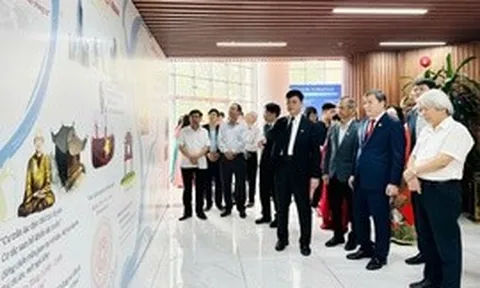 Khai mạc Khu trưng bày thành tựu khoa học xã hội 'Vững nền tảng – Sáng tương lai'