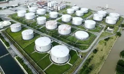 Thủ tướng: Phấn đấu nâng tổng mức dự trữ xăng dầu trong nước lên 90 ngày