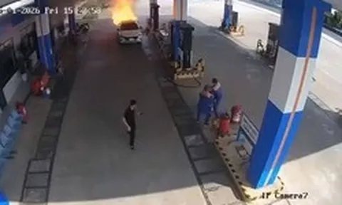Vụ cháy ô tô ở cây xăng khiến 2 thiếu niên tử vong: Công an phát hiện trên xe chở gì?