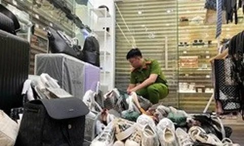 Hình ảnh Công an Đà Nẵng đột kích kho hàng giả quy mô lớn