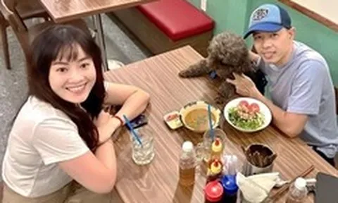 "Ông hoàng điện ảnh" ly hôn sau 1 tuần cưới, giờ lấy người đẹp kém 11 tuổi, đưa hết tiền cho vợ giữ