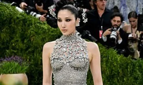 Mỹ nhân đẹp nhất thế giới 34 tuổi đổi đời nhờ 1 bài hát, vì "quá lứa lỡ thì" mà bị cả showbiz bỏ rơi