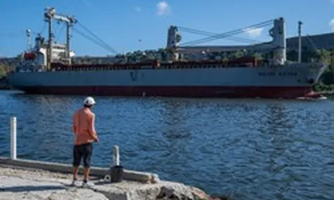 Sau tàu dầu Nga, Cuba lại chứng kiến tàu chở hơn 1.700 tấn hàng viện trợ cập bến Havana, không phải từ Mỹ hay Iran
