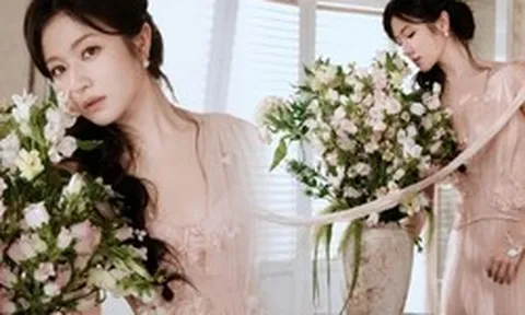 Nhìn Lý Lan Địch bên bình hoa chuông, mới hiểu vì sao mùa hè này nhất định phải có một bình hoa trong nhà