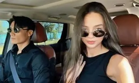 Bùi Tiến Dũng và vợ mẫu Tây lên đồ tone-sur-tone, tình tứ trên xế hộp bạc tỷ khiến netizen trầm trồ: Quá slay, quá đẹp đôi rồi!
