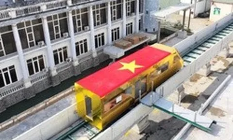 Việt Nam vừa có đoàn tàu dát vàng được chạy thử dưới lòng đất, thiết kế chở được 80 khách