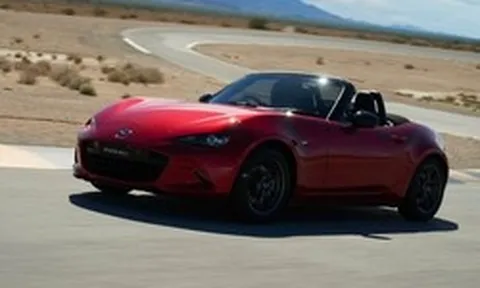Xe mui trần giá từ hơn 1,3 tỷ đồng của Mazda trở lại Việt Nam sau 14 năm