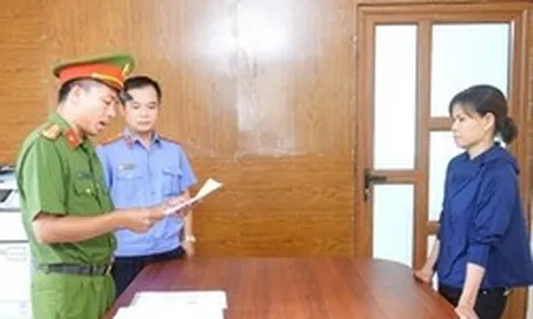 Ra quyết định khởi tố người phụ nữ bán hải sản Nguyễn Thị Thúy SN 1983