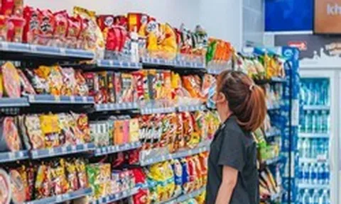 Vì sao xăng dầu giảm hết cỡ, hàng hóa dịch vụ gần như không giảm theo?