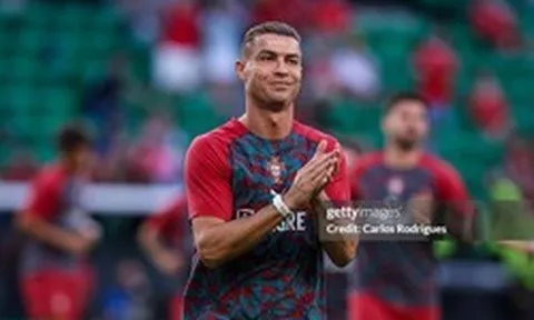 Ronaldo: "Tôi là cầu thủ xuất sắc nhất lịch sử. Chấm hết"